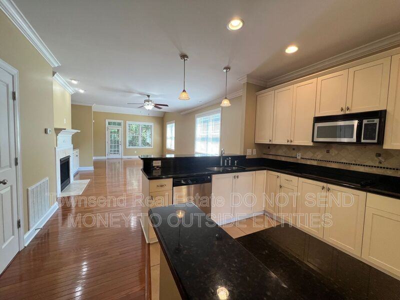 2210 Westdale Dr - Photo 4 of 24