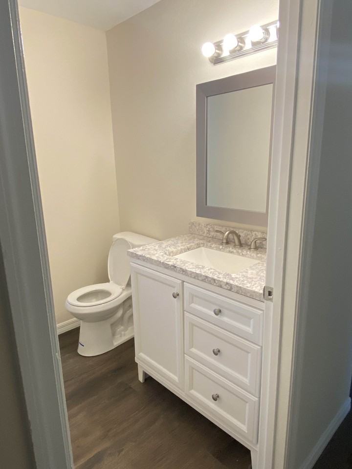 2033 Ne 59th St #NA - Photo 7 of 17