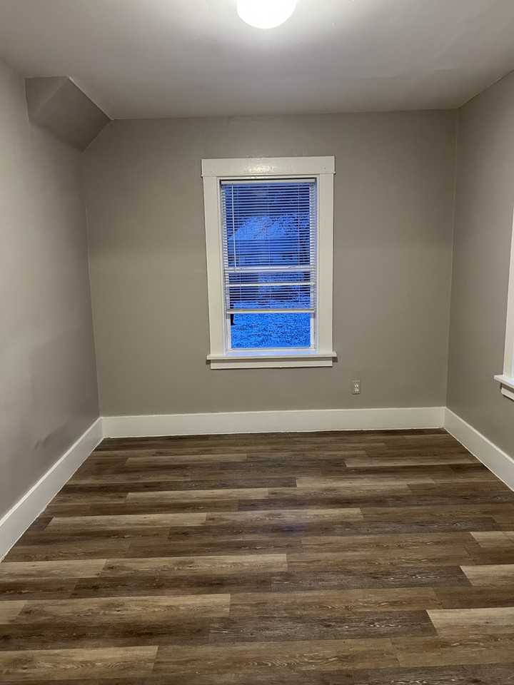 232 W Howard St #NA - Photo 3 of 14