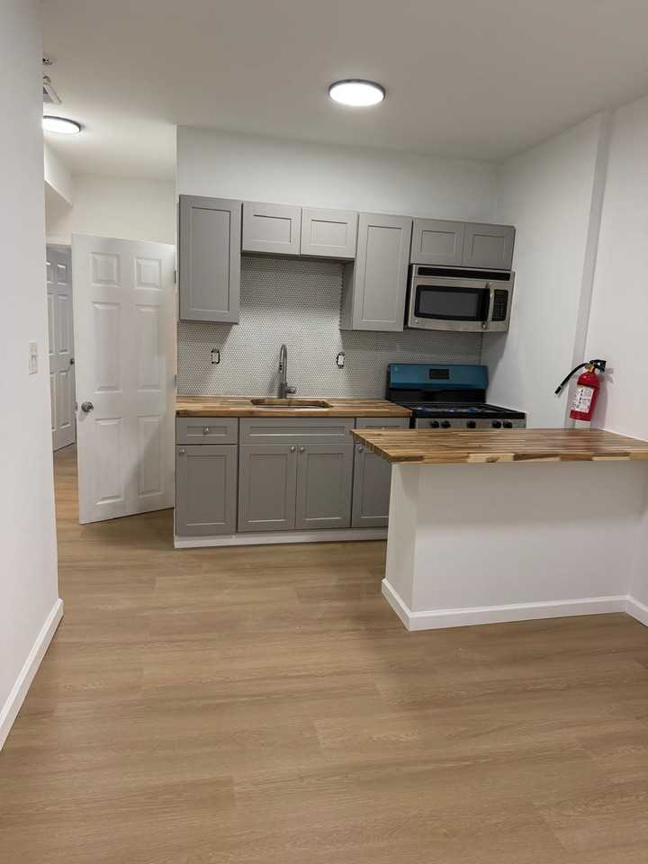 603 N Front St #B - Photo 2 of 9