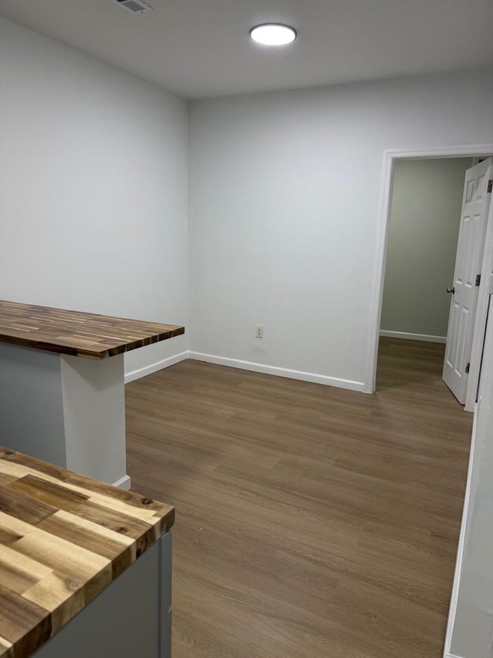 603 N Front St #B - Photo 3 of 9