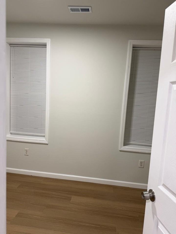 603 N Front St #B - Photo 6 of 9