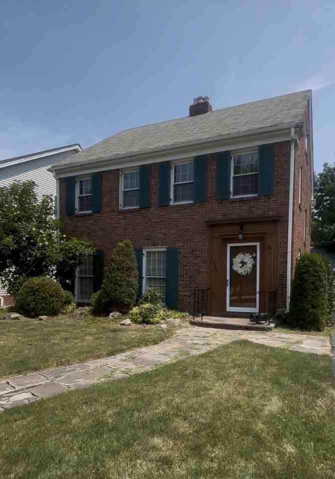 131 E 200th St #NA - Photo 3 of 7