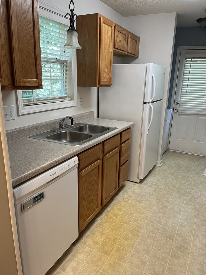 1305 Cedar Shoals Dr #100 - Photo 5 of 15