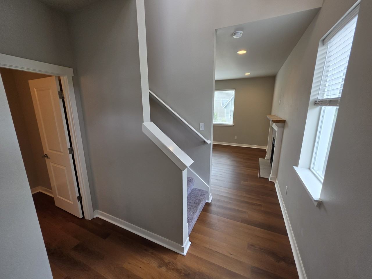 736 Freedom Ct Se #NA - Photo 3 of 23