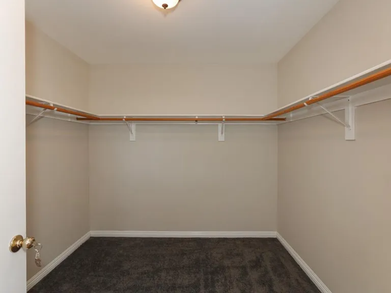 9122 Lemona Ave #NA - Photo 2 of 15