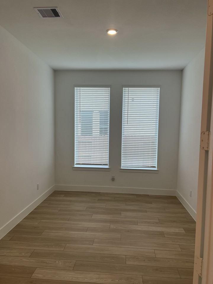 2619 Grove Crest Dr #NA - Photo 3 of 14