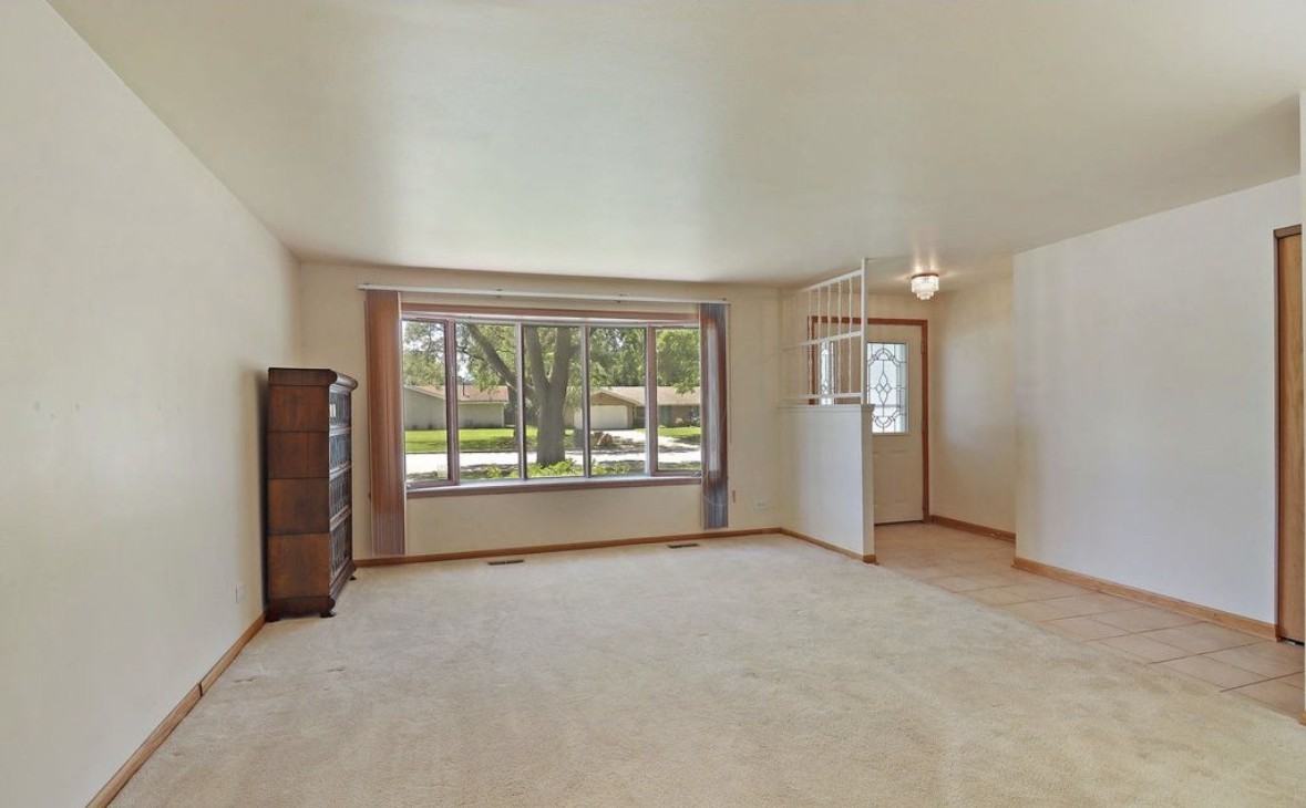 808 W Weathersfield Way #NA - Photo 3 of 16