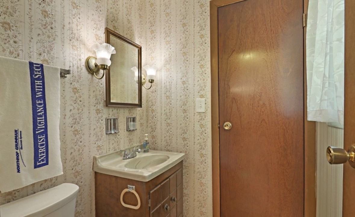 808 W Weathersfield Way #NA - Photo 6 of 16