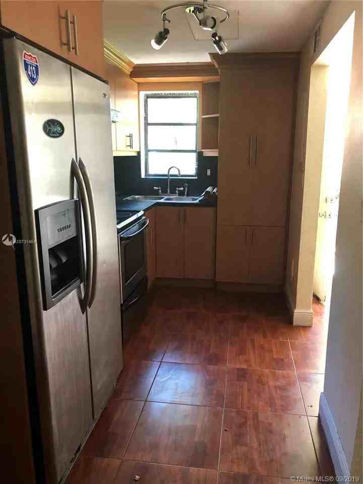 2281 W 55th St #4 - Photo 7 of 8