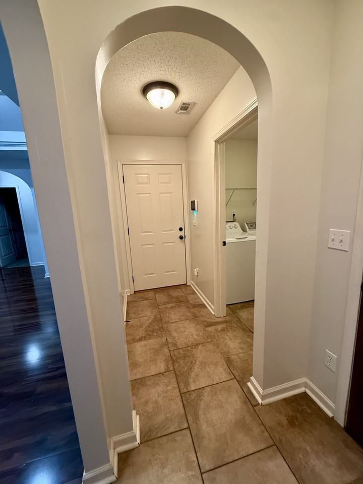 133 Roscommon Rd #NA - Photo 6 of 14