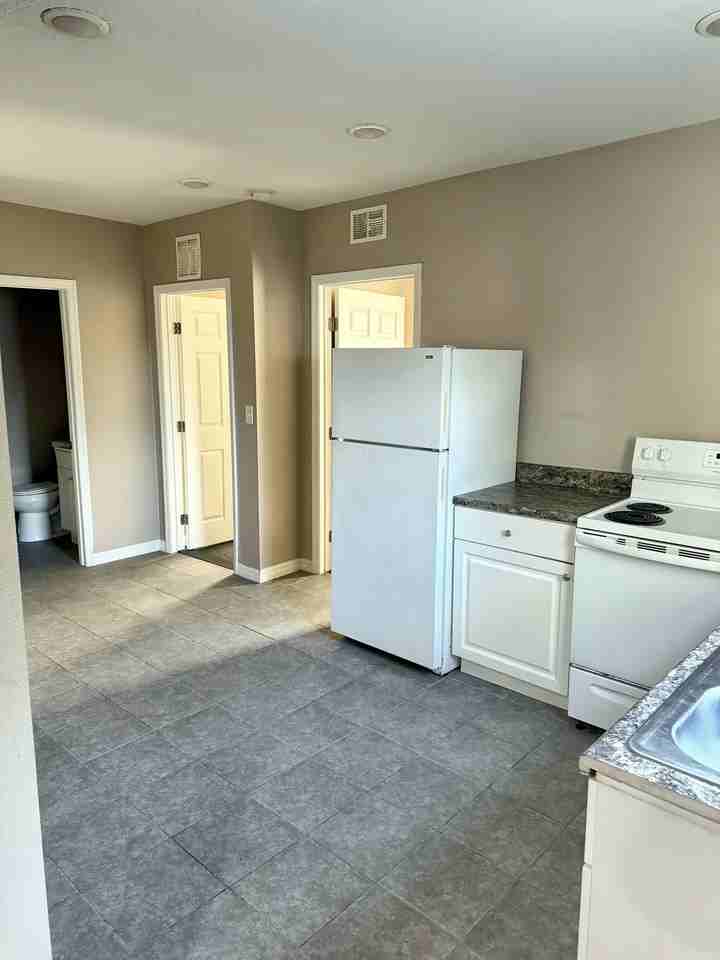 1128 N Stella Ave Apt B #NA - Photo 5 of 12