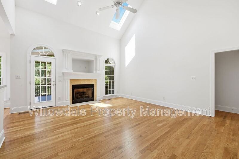 223 Kinvara Ct - Photo 5 of 39