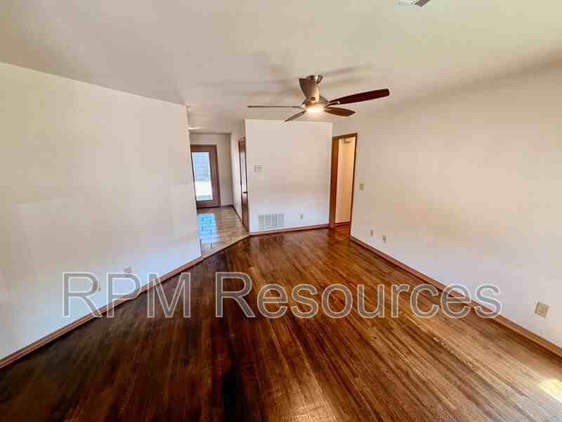 4508 N Asbury Ave - Photo 2 of 23
