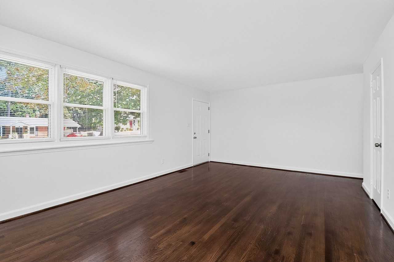 4914 Unaka Ave - Photo 2 of 19