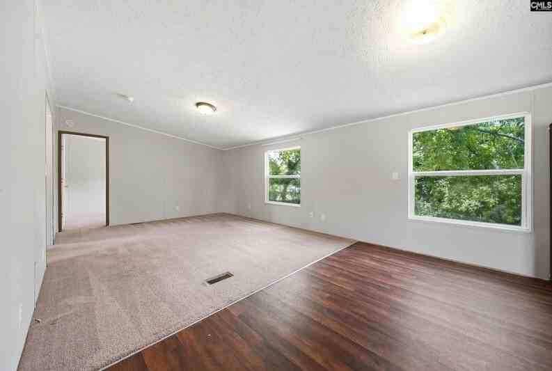 233 Peeler Rd - Photo 7 of 18