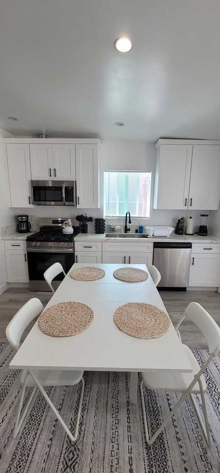 1718 1/2 W 106th St #NA - Photo 7 of 25