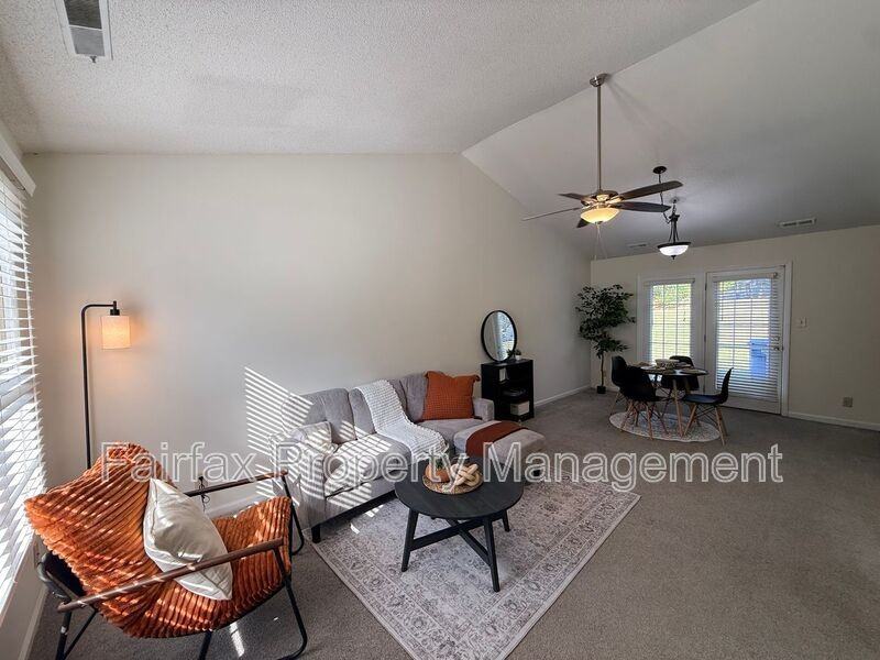 2610 Hitchcock Dr - Photo 2 of 11