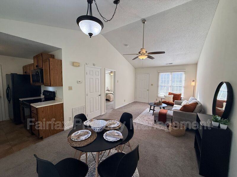 2610 Hitchcock Dr - Photo 3 of 11