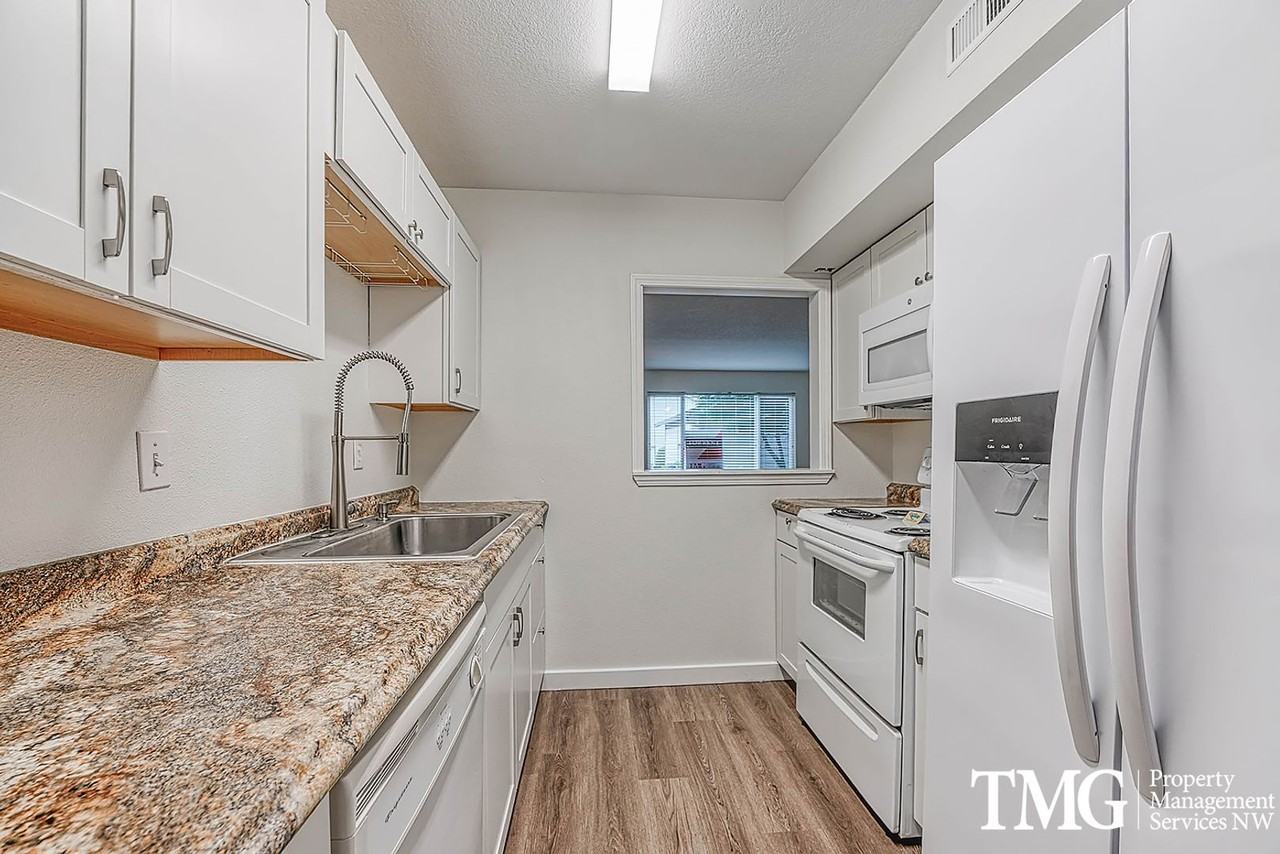 697 32nd St #2 - Photo 4 of 29