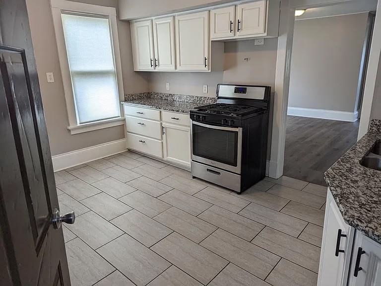 2836 South Chase Avenue - Photo 3 of 47