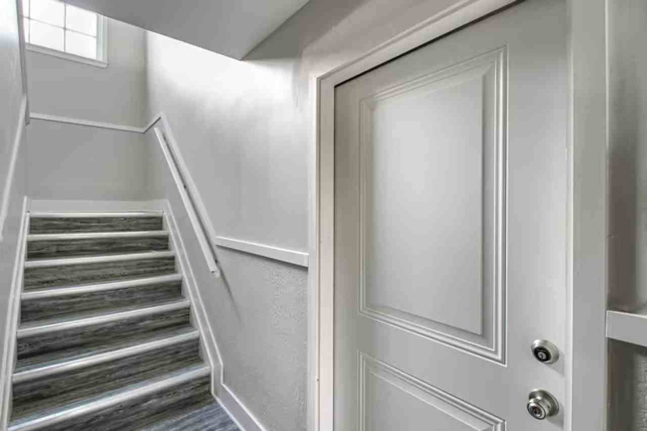 Wilshire Apartments - Photo 3 of 40