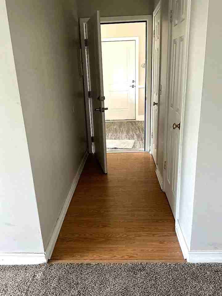 Wilshire Apartments - Photo 5 of 40