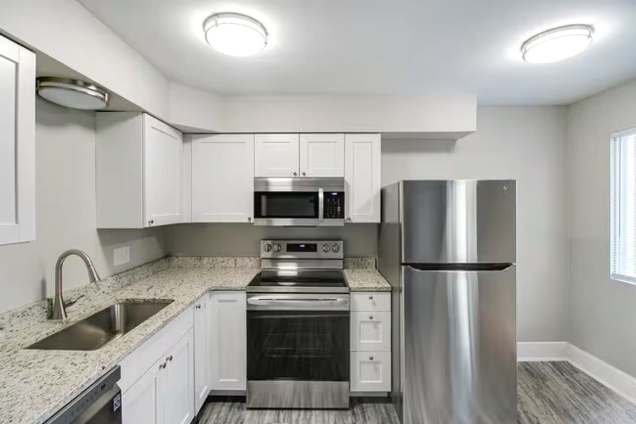 Wilshire Apartments - Photo 6 of 40