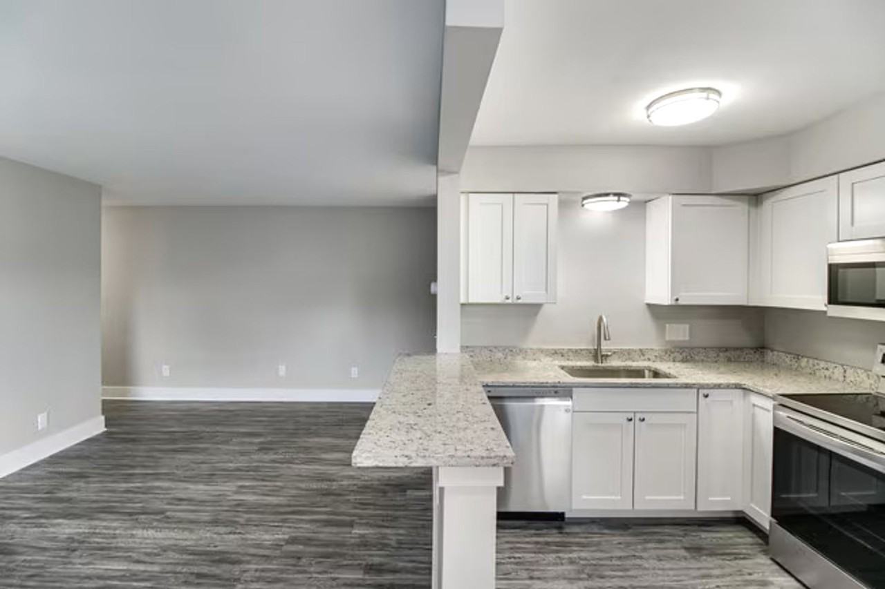Wilshire Apartments - Photo 7 of 40