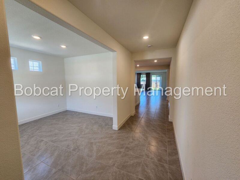 1419 Pickaxe St - Photo 3 of 37