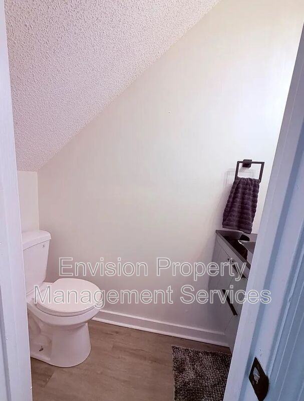 702 Redland Dr - Photo 5 of 13