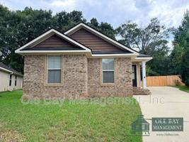 featured image of 18 Breydon Ct