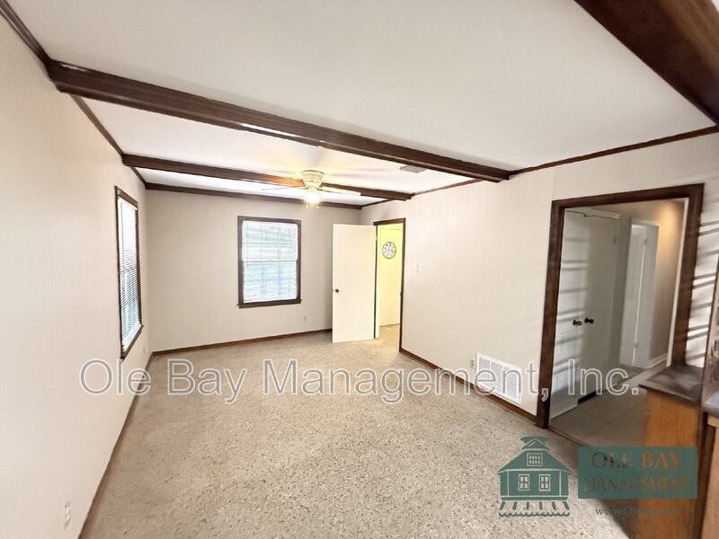 320 Syracuse St - Photo 3 of 9