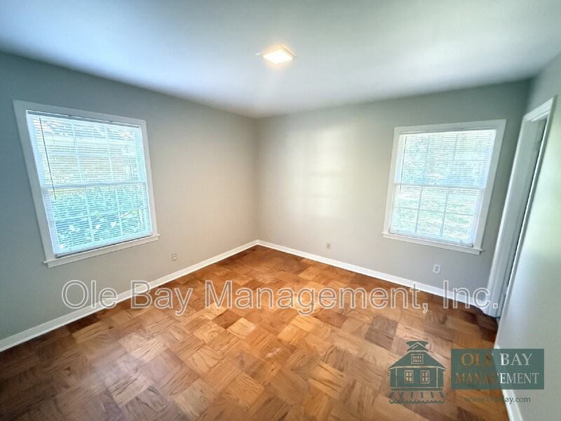 320 Syracuse St - Photo 4 of 9