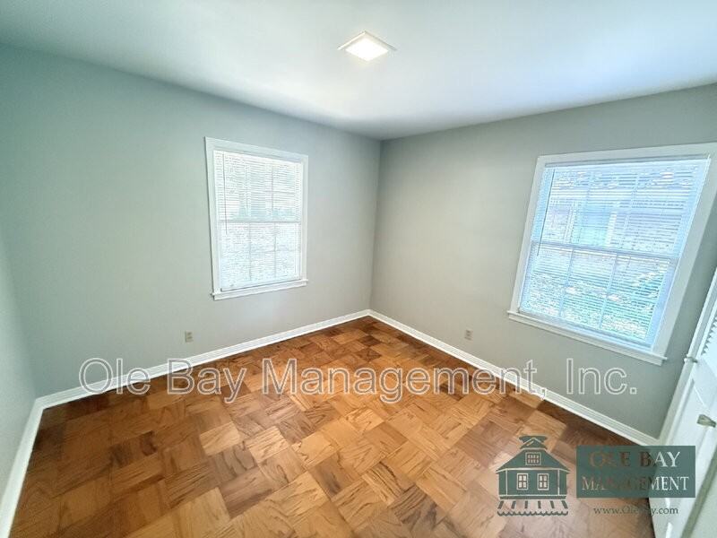 320 Syracuse St - Photo 6 of 9