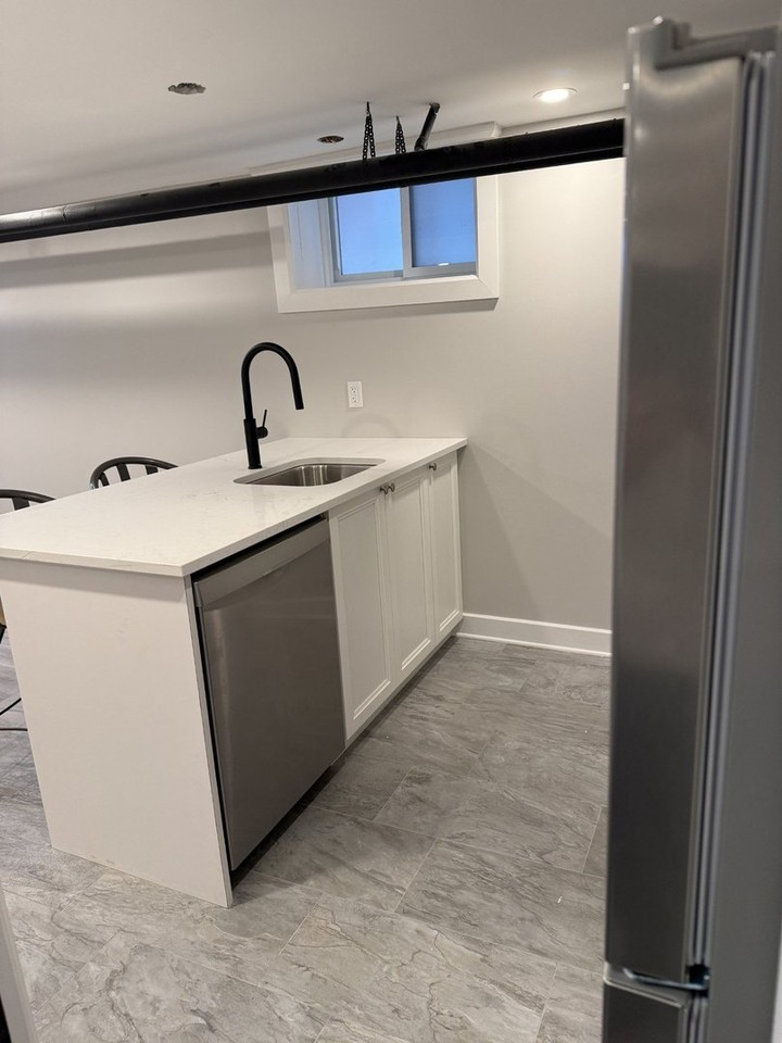 156 St. Patrick St - Photo 6 of 10