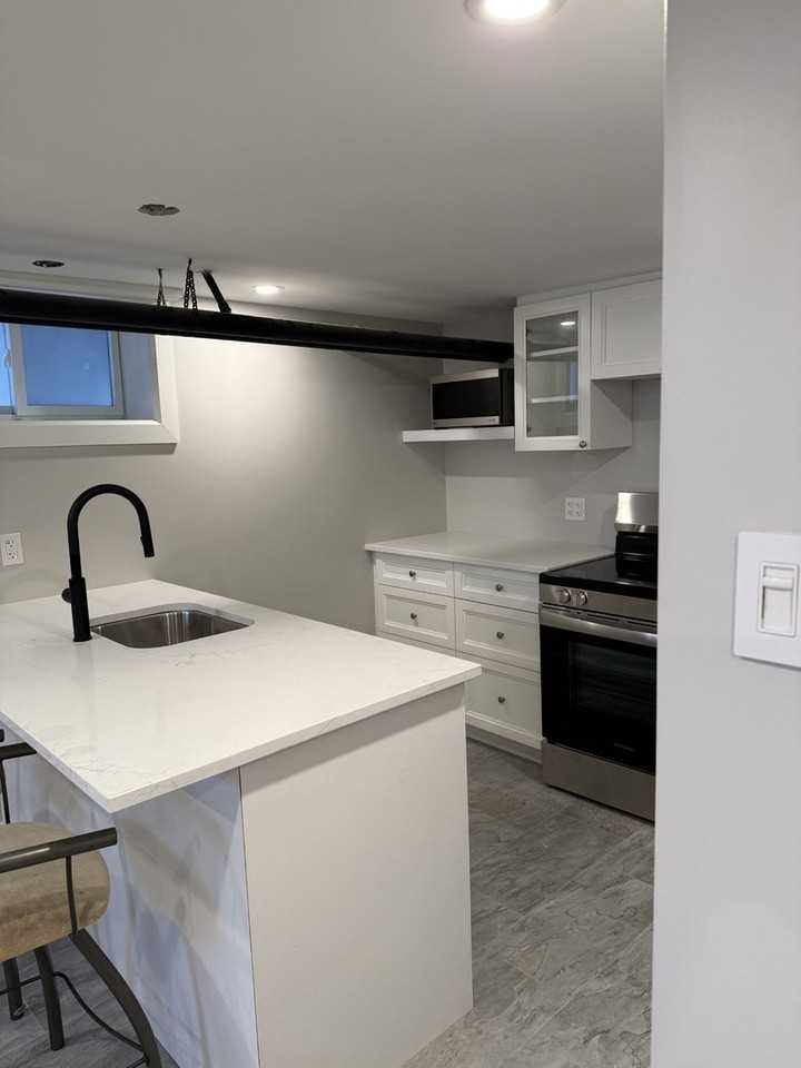 156 St. Patrick St - Photo 7 of 10
