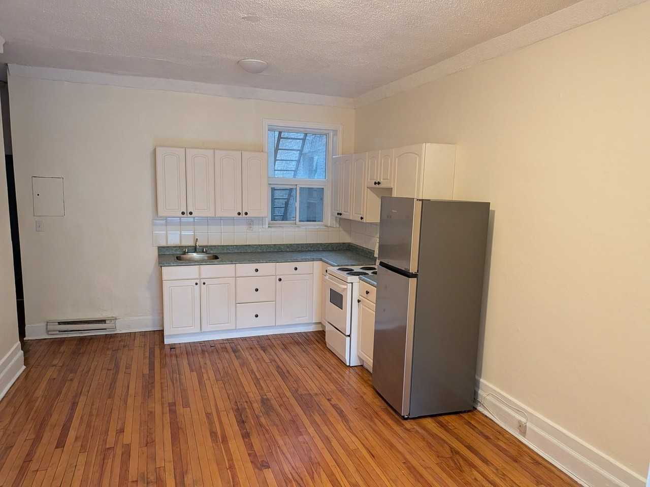 285 Metcalfe St - Photo 3 of 9
