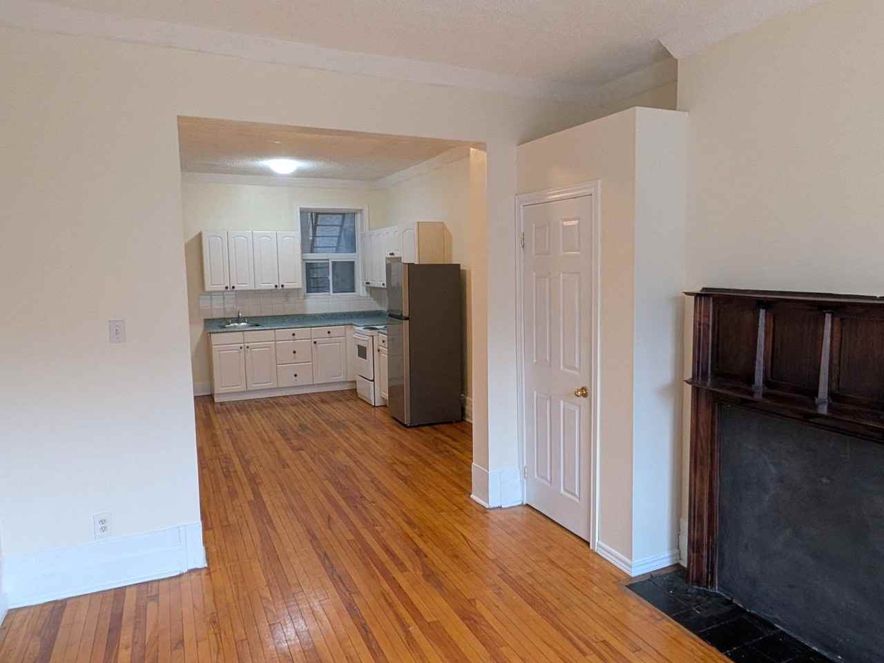 285 Metcalfe St - Photo 4 of 9
