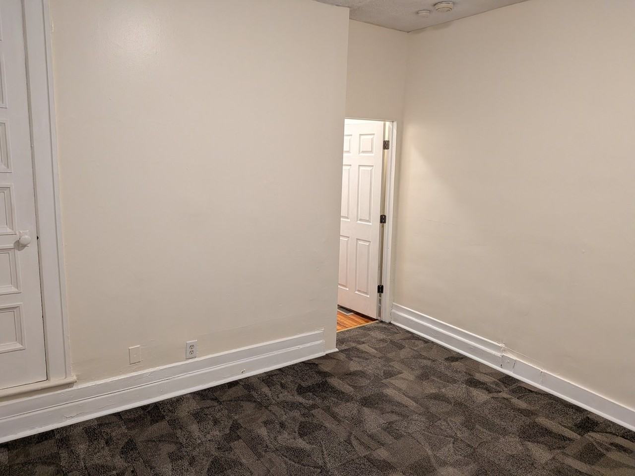 285 Metcalfe St - Photo 7 of 9