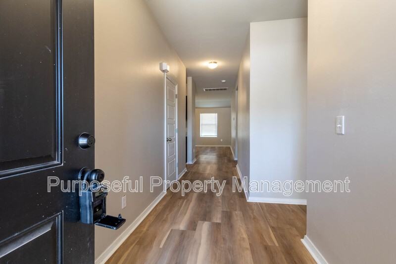 1301 Travertine Pl - Photo 4 of 28