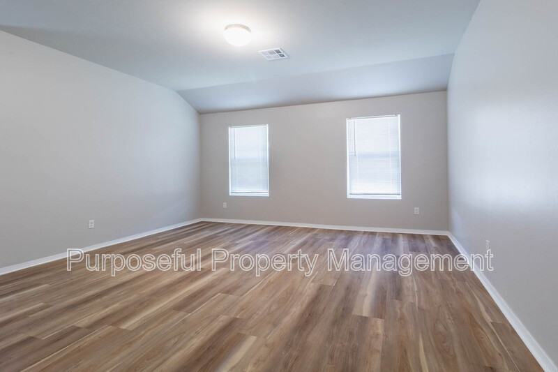 1301 Travertine Pl - Photo 5 of 28