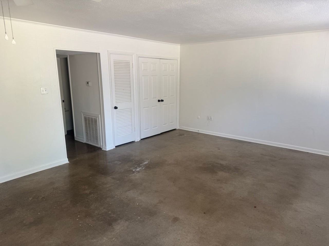 1906 Dave Ward Dr - Photo 2 of 8
