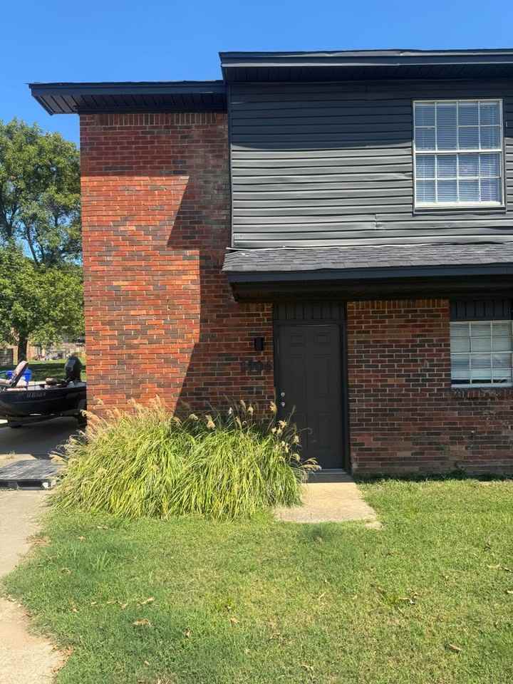 1906 Dave Ward Dr - Photo 3 of 8