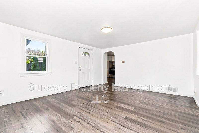 1785 Williamstown Rd - Photo 2 of 8