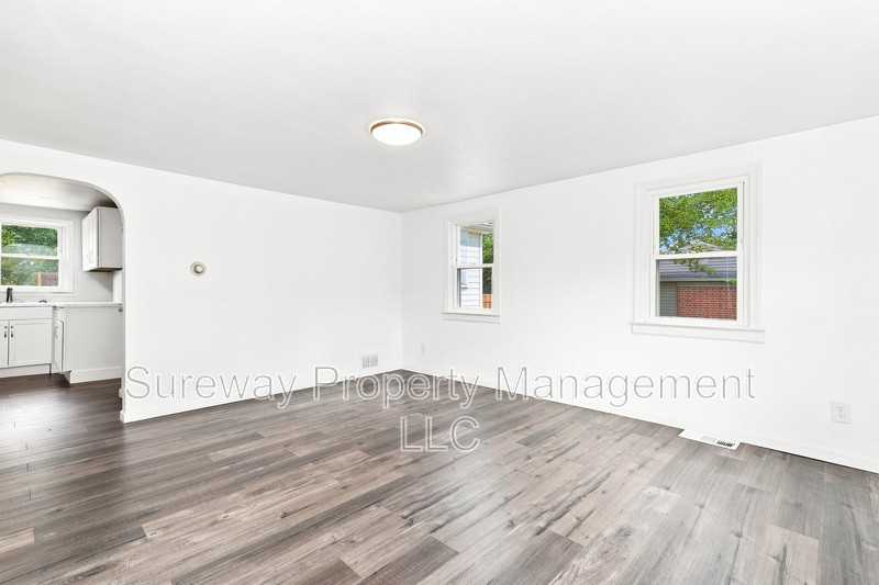 1785 Williamstown Rd - Photo 3 of 8