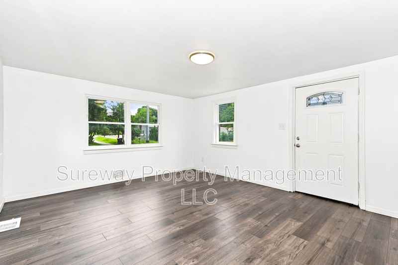 1785 Williamstown Rd - Photo 4 of 8