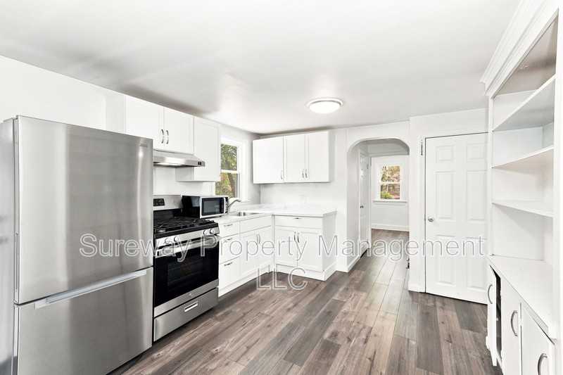 1785 Williamstown Rd - Photo 5 of 8