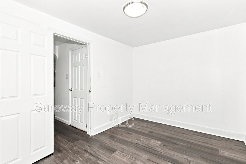 1785 Williamstown Rd - Photo 6 of 8