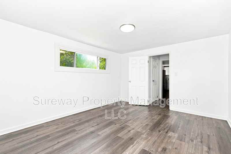 1785 Williamstown Rd - Photo 7 of 8